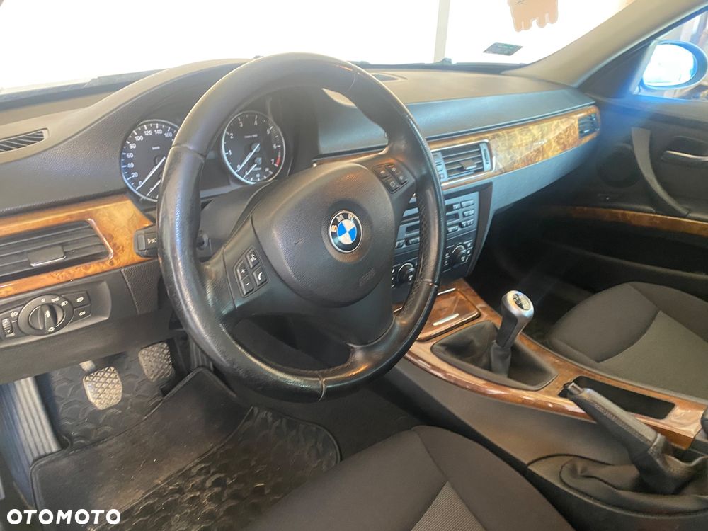 BMW Seria 3 318i - 12