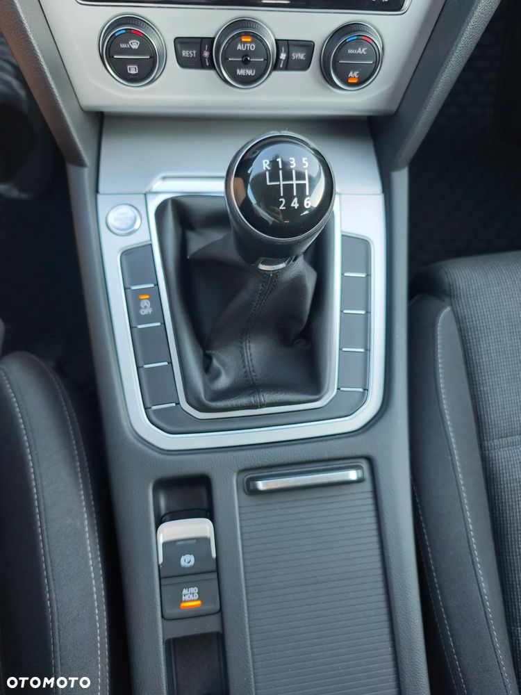 Volkswagen Passat 2.0 TDI BMT Comfortline - 15