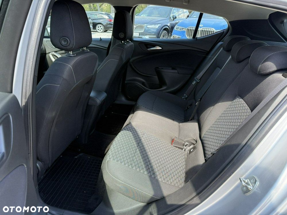 Opel Astra 1.4 T Enjoy S&S - 11