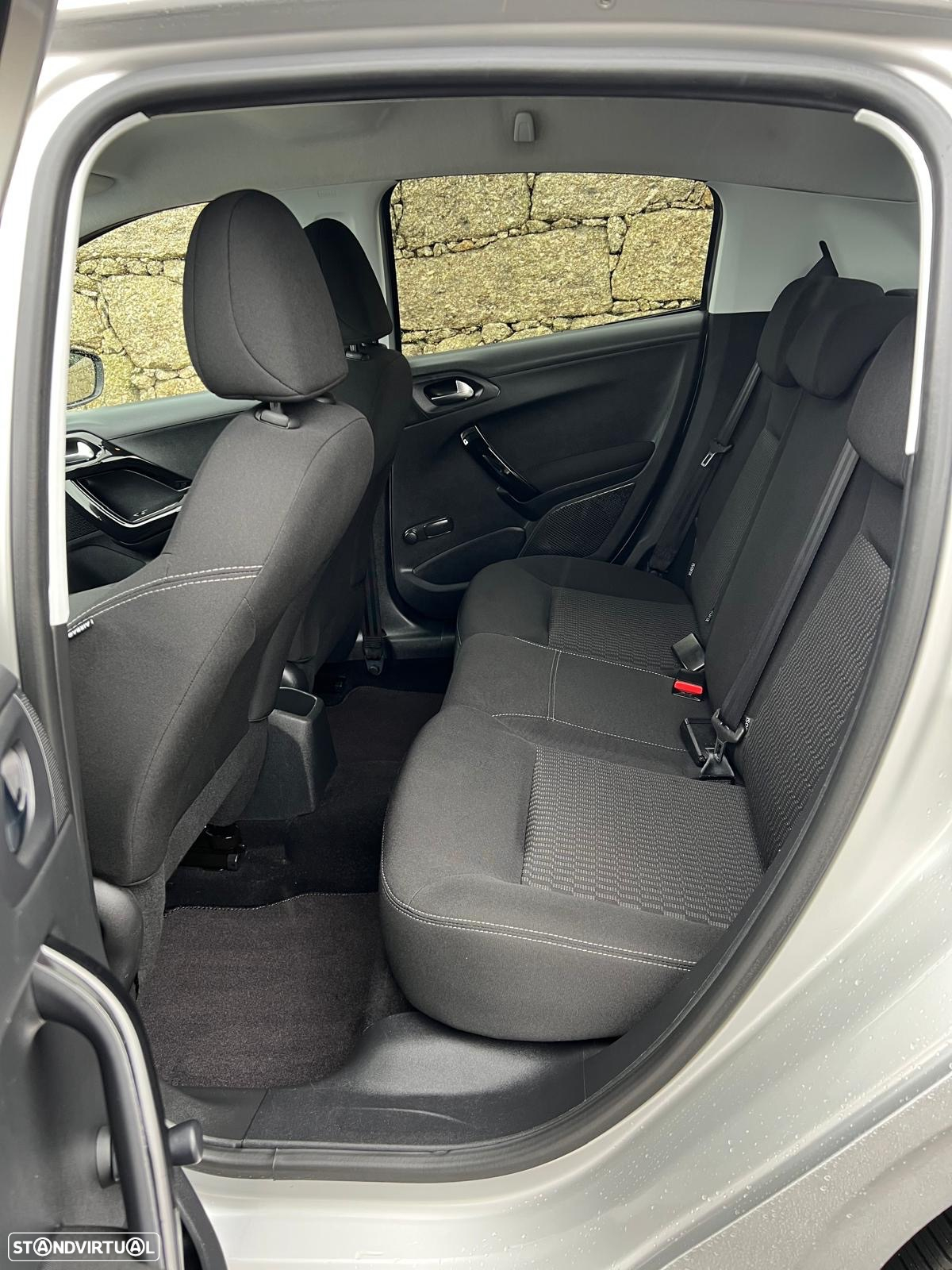 Peugeot 208 1.6 BlueHDi Style - 20