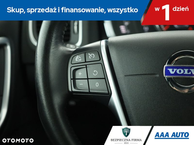 Volvo V60 Cross Country - 17