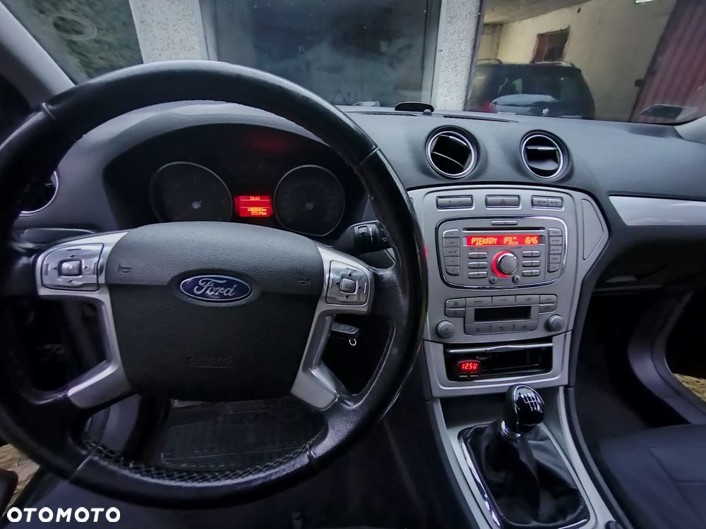Ford Mondeo SW 1.8 TDCi Trend - 13