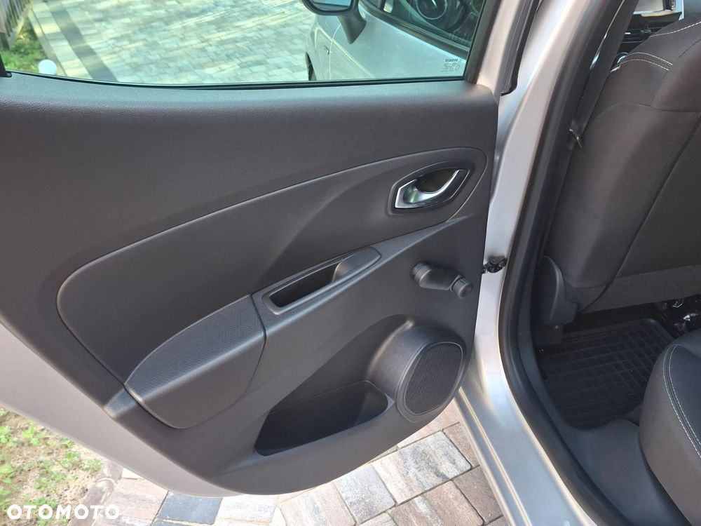 Renault Clio 1.2 16V 75 Limited - 29