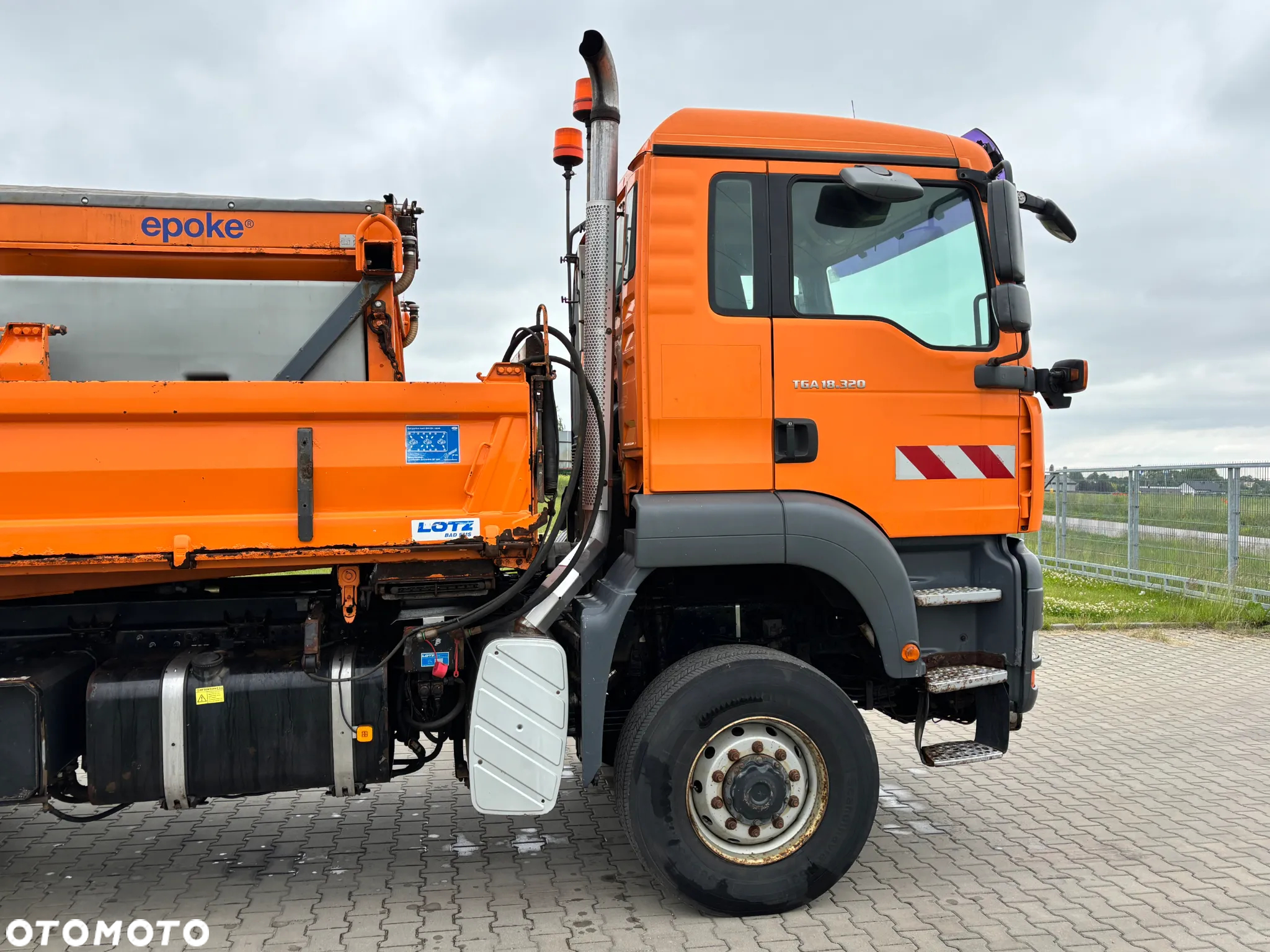 MAN 18.320 4x4 stały napęd na wał , kiper Meiller , posypywarka EPOKE, czołownica do pługa , sterowanie, manual , - 7