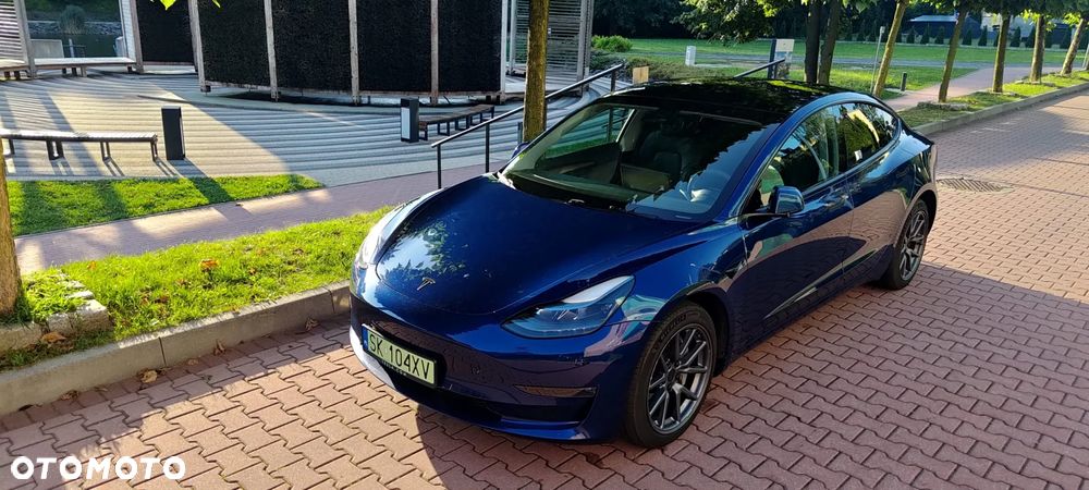 Tesla Model 3 - 3