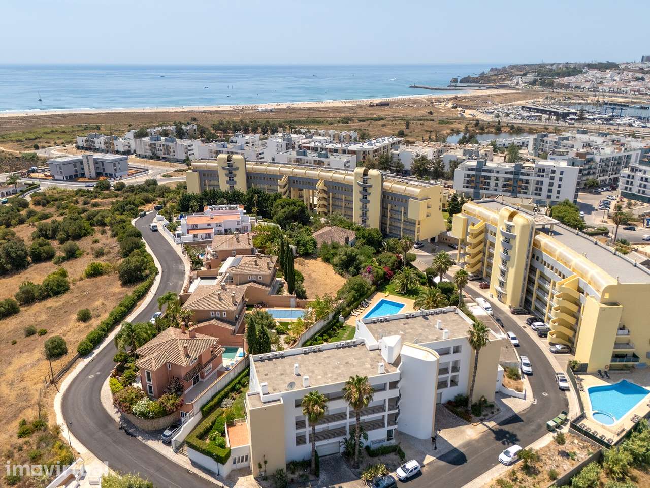 EXCELENTE APARTAMENTO T1 EM CONDOMINIO COM PISCINA, PERTO DA MEIA PRAI - Grande imagem: 3/22