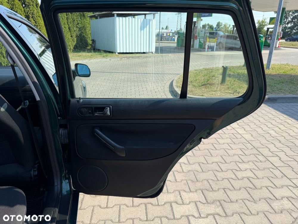 Volkswagen Golf - 22