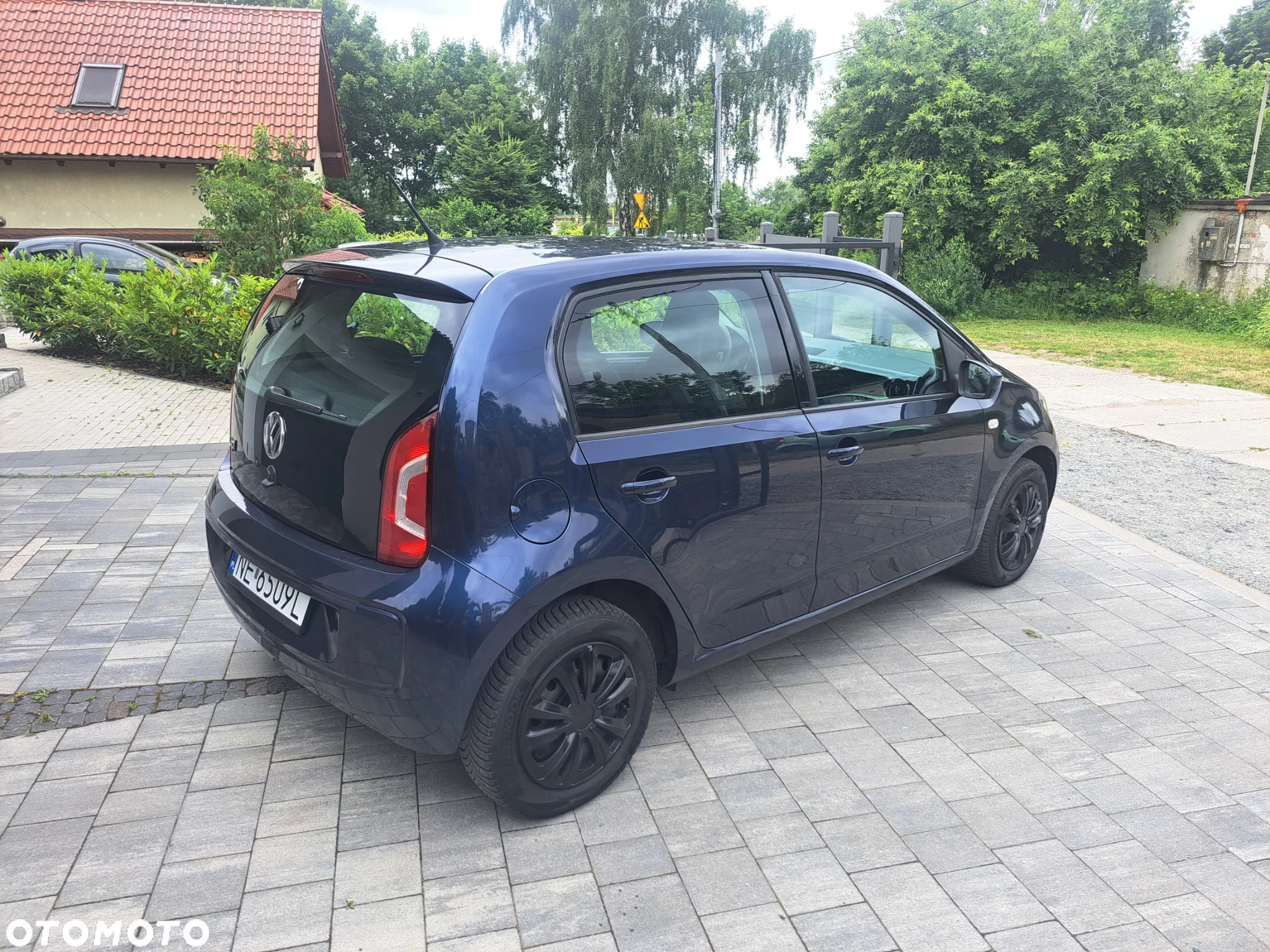 Volkswagen up! (BlueMotion Technology) ASG move - 9