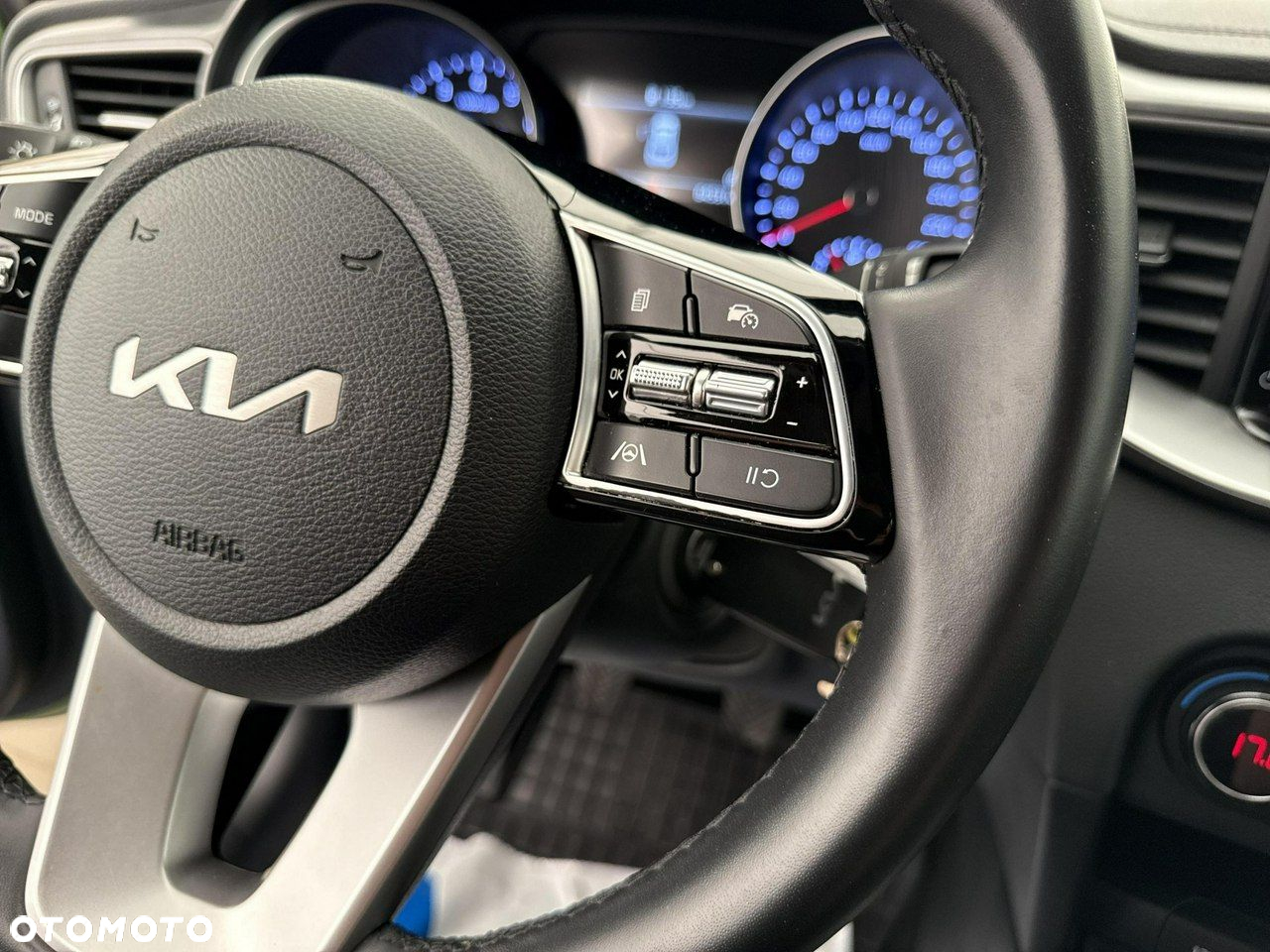 Kia XCeed - 25