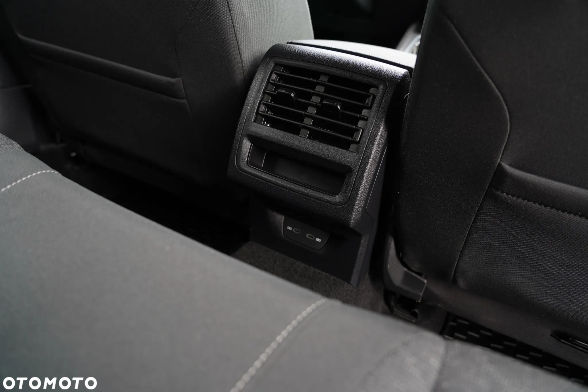 Volkswagen Golf - 22