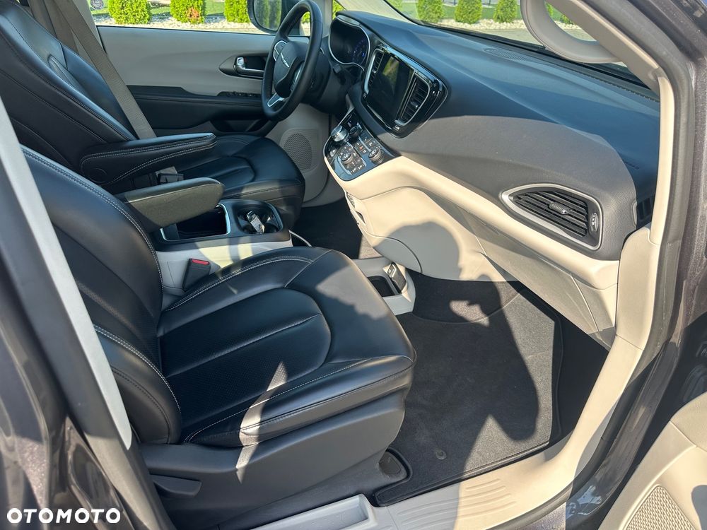 Chrysler Pacifica - 6