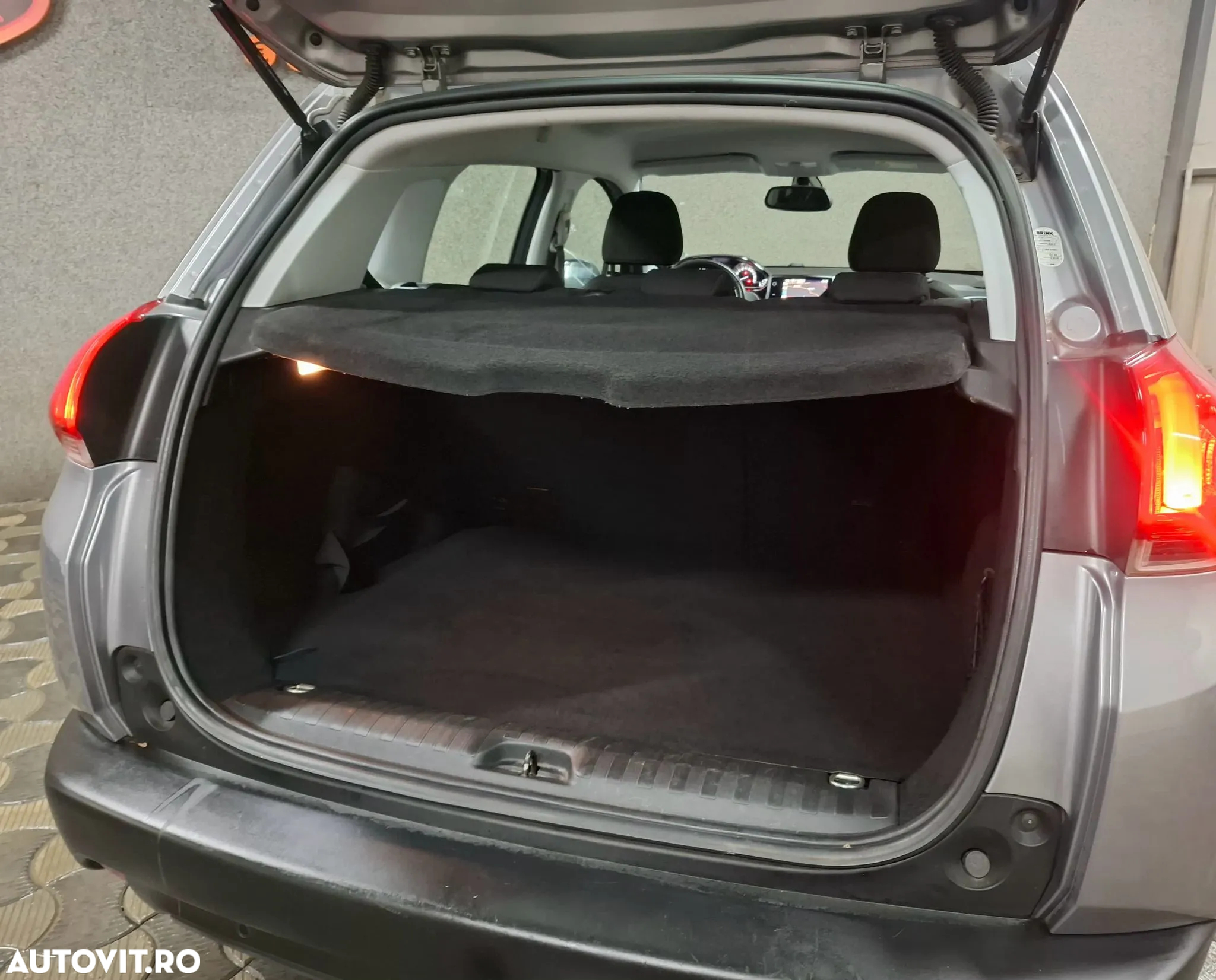 Peugeot 2008 PureTech 130 Allure - 12