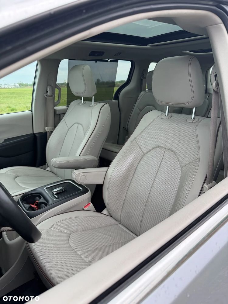 Chrysler Pacifica - 11
