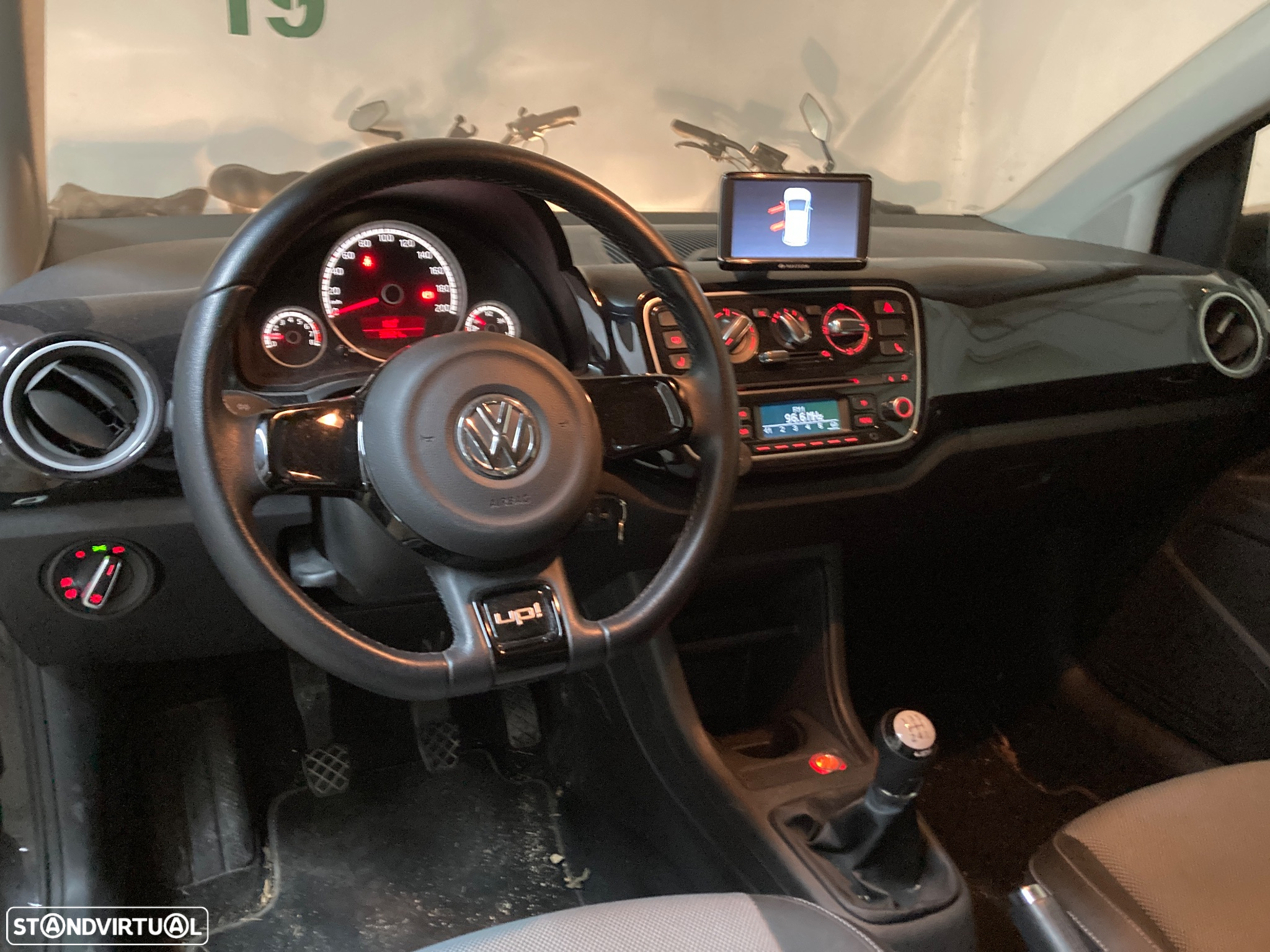 VW Up! 1.0 Black - 4