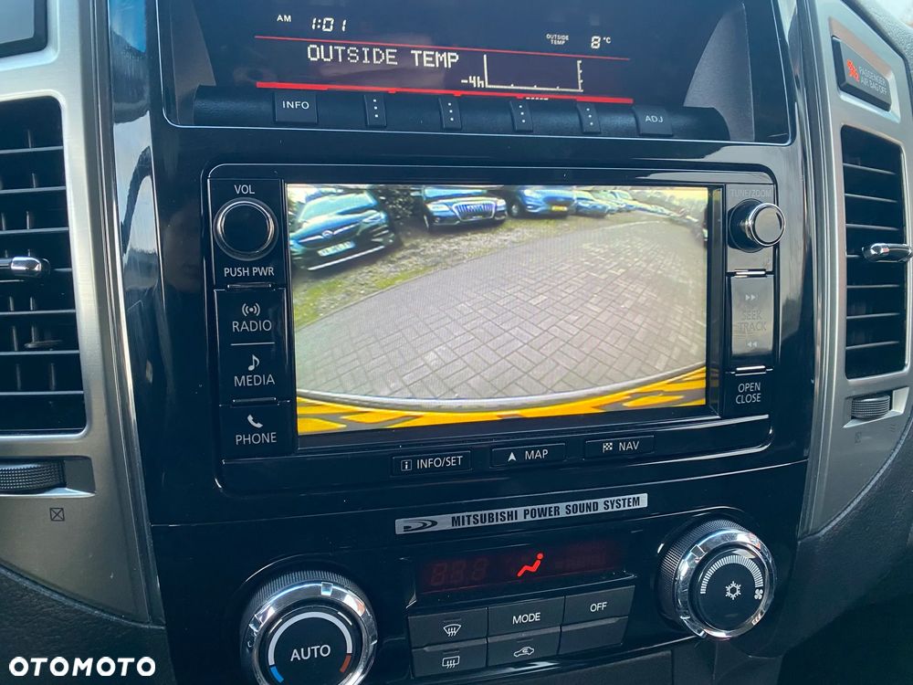 Mitsubishi Pajero - 12