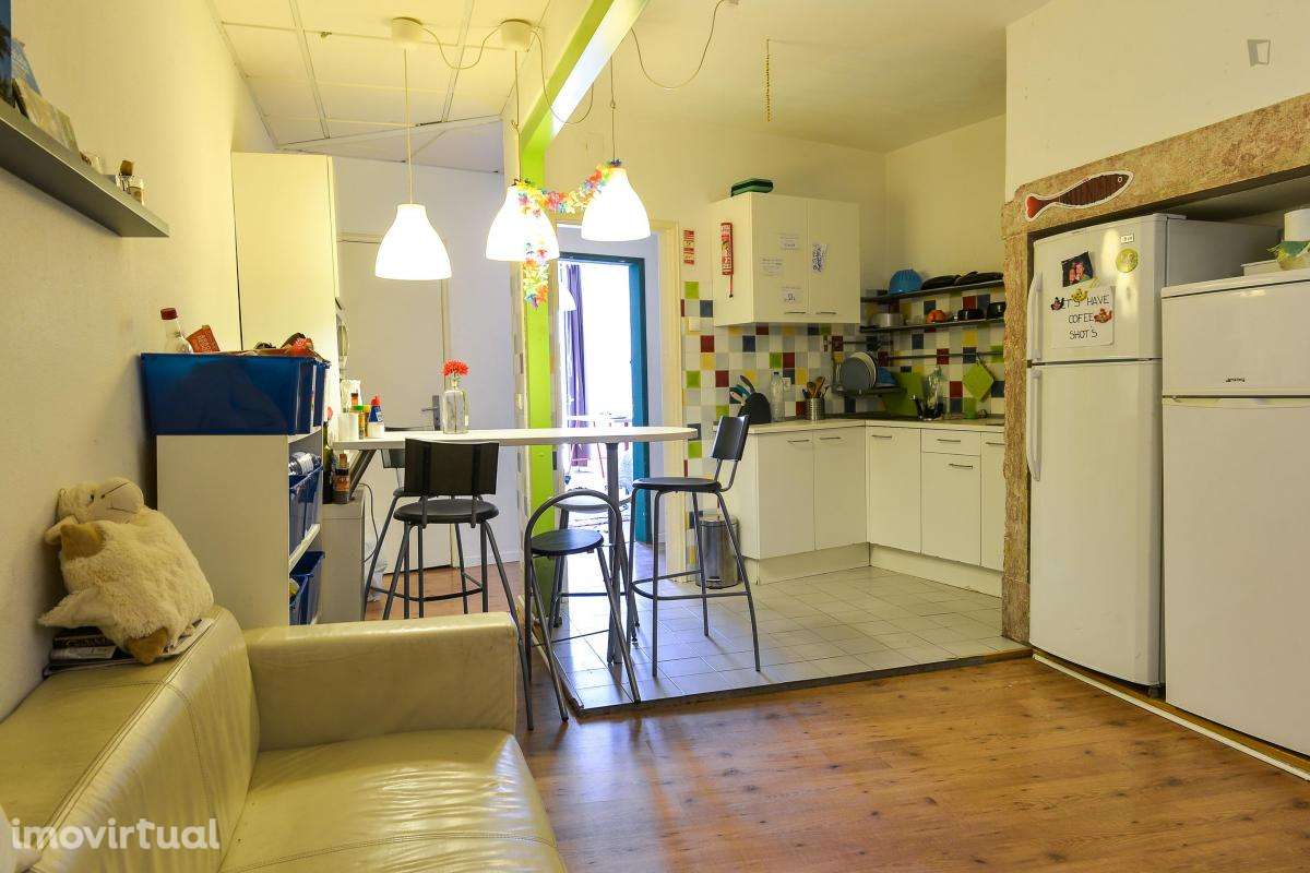 Quarto - localizado em Intendente Lisbon - Grande imagem: 5/21