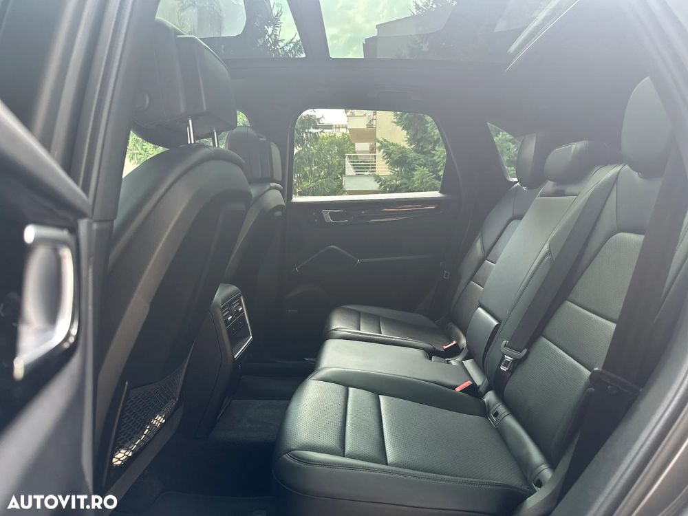 Porsche Cayenne - 16