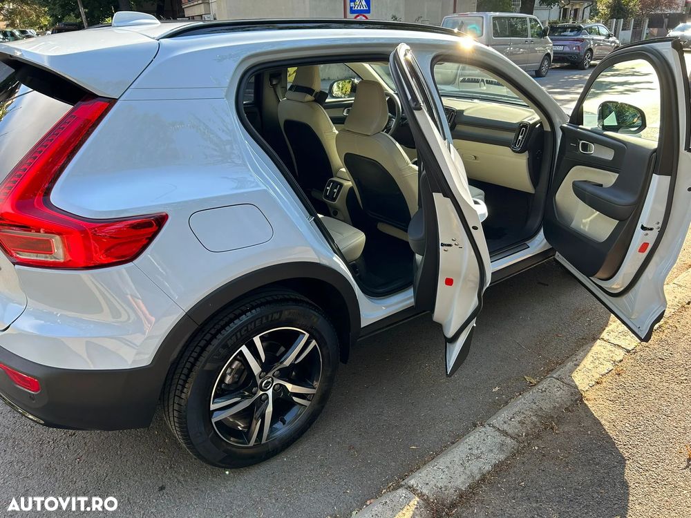 Volvo XC 40 B3 AT FWD MHEV Plus Dark - 21