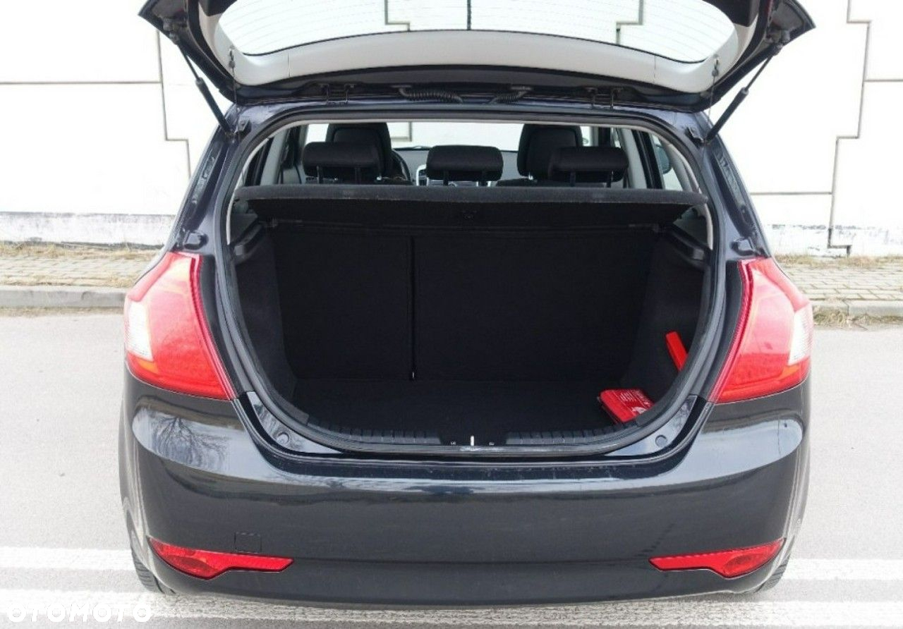 Kia Ceed - 24
