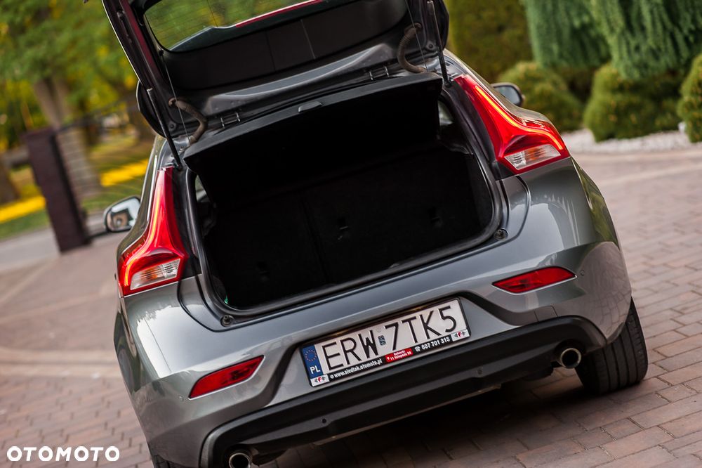 Volvo V40 D2 Drive-E Momentum - 10