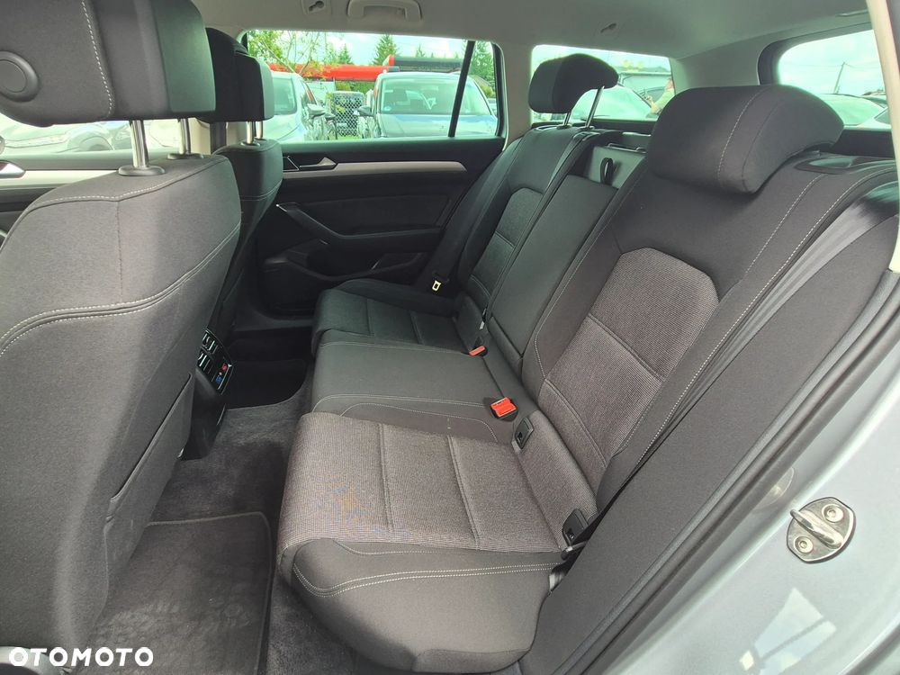 Volkswagen Passat - 25