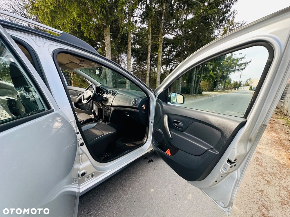 Dacia Sandero dCi 90 S&S Celebration - 13