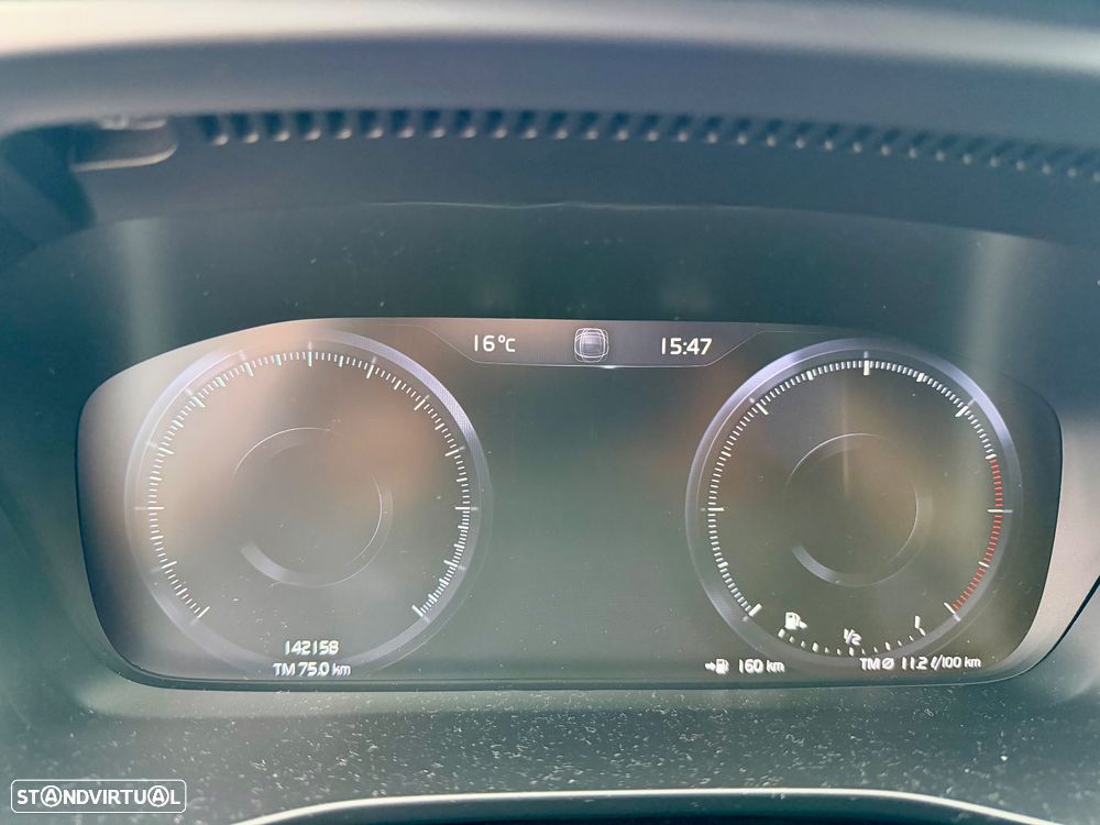 Volvo XC 40 2.0 D3 R-Design AWD Geartronic - 10