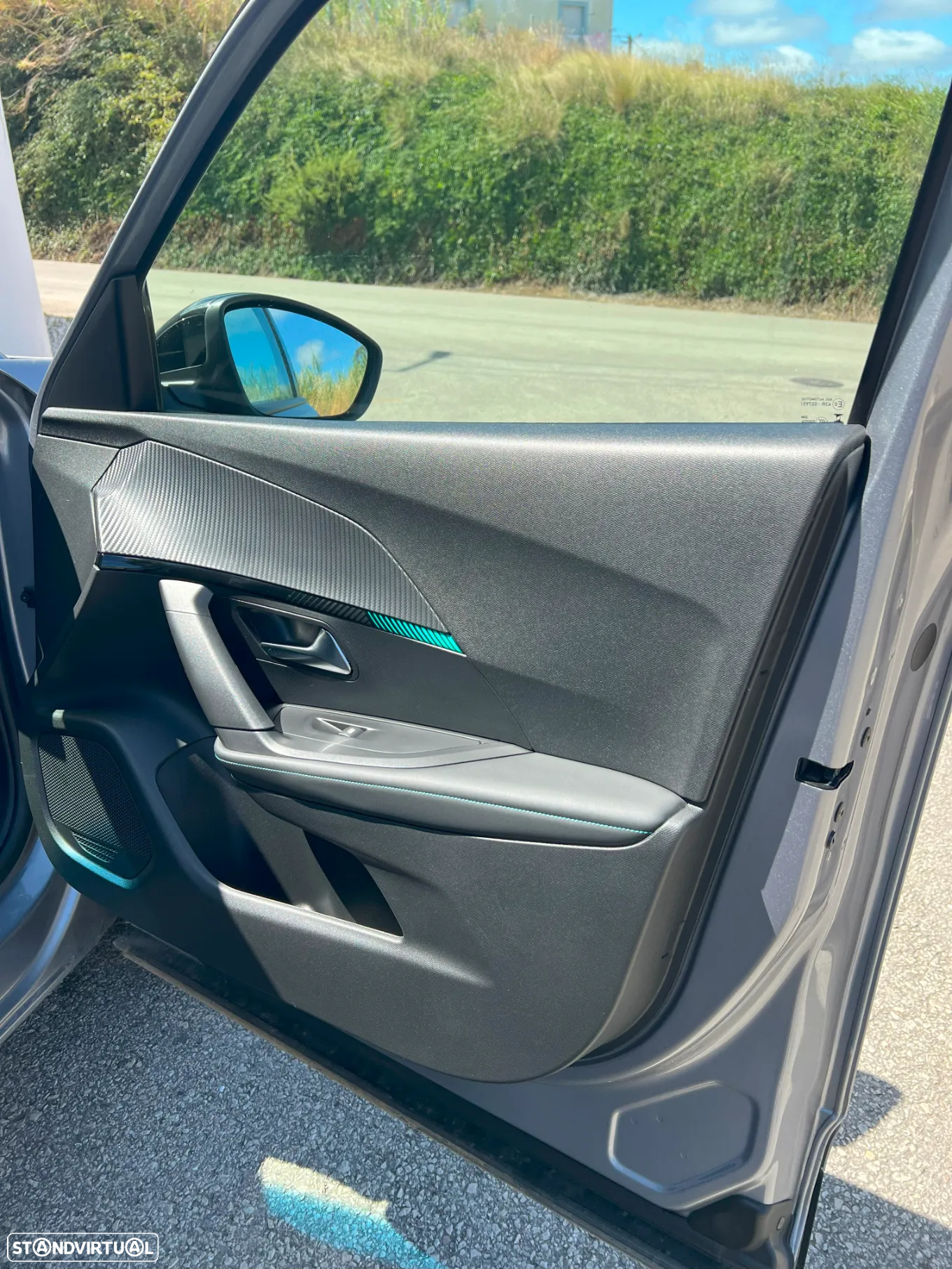 Peugeot 2008 1.2 PureTech Allure Pack EAT8 - 23
