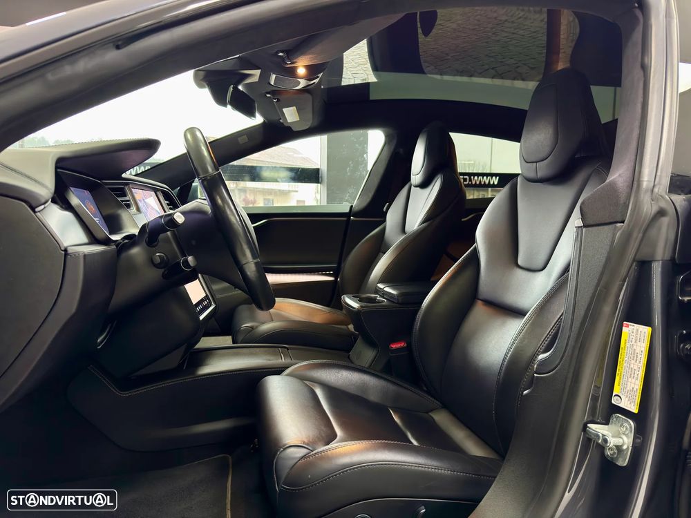 Tesla Model S - 8