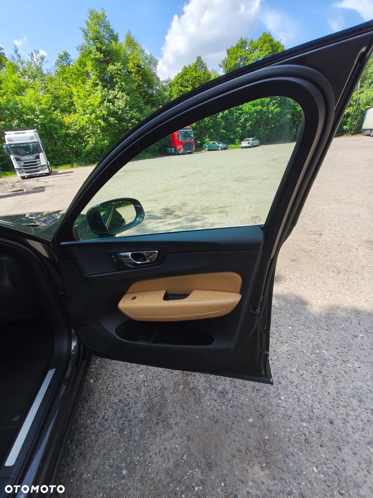 Volvo XC 60 T6 AWD Momentum - 22