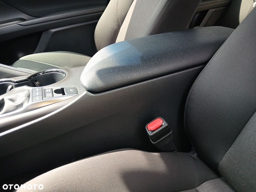 Toyota Camry 2.5 Hybrid Comfort CVT - 36