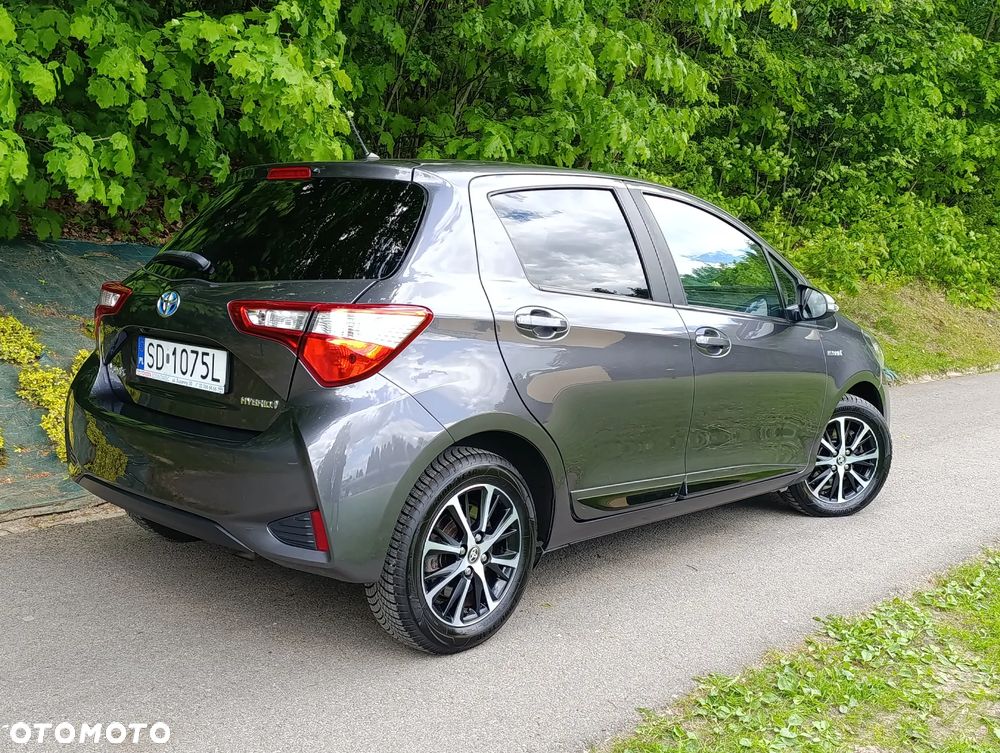 Toyota Yaris Hybrid 100 Premium - 3