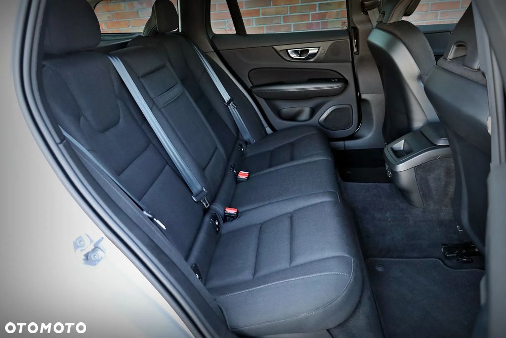 Volvo V60 B4 D Momentum - 19