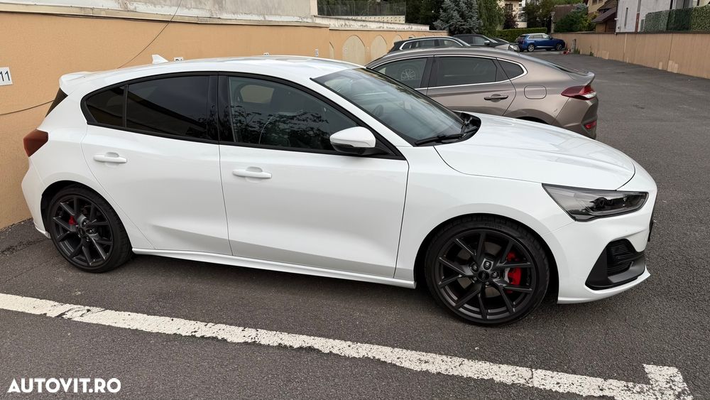 Ford Focus 2.3 Ecoboost 6MT ST X - 4