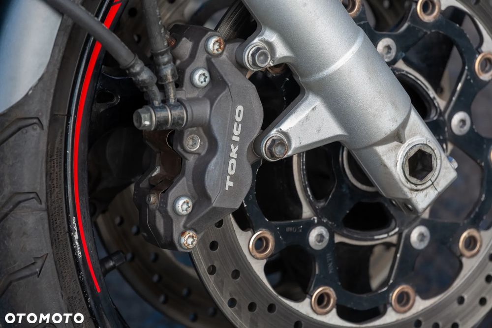 Suzuki GSR - 9