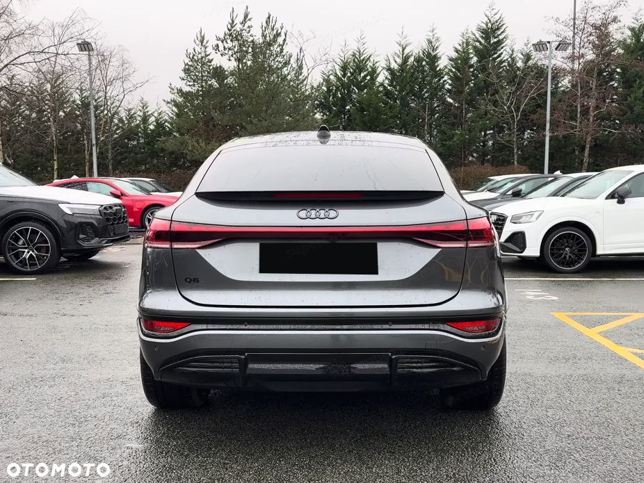 Audi Q6 e-tron - 5