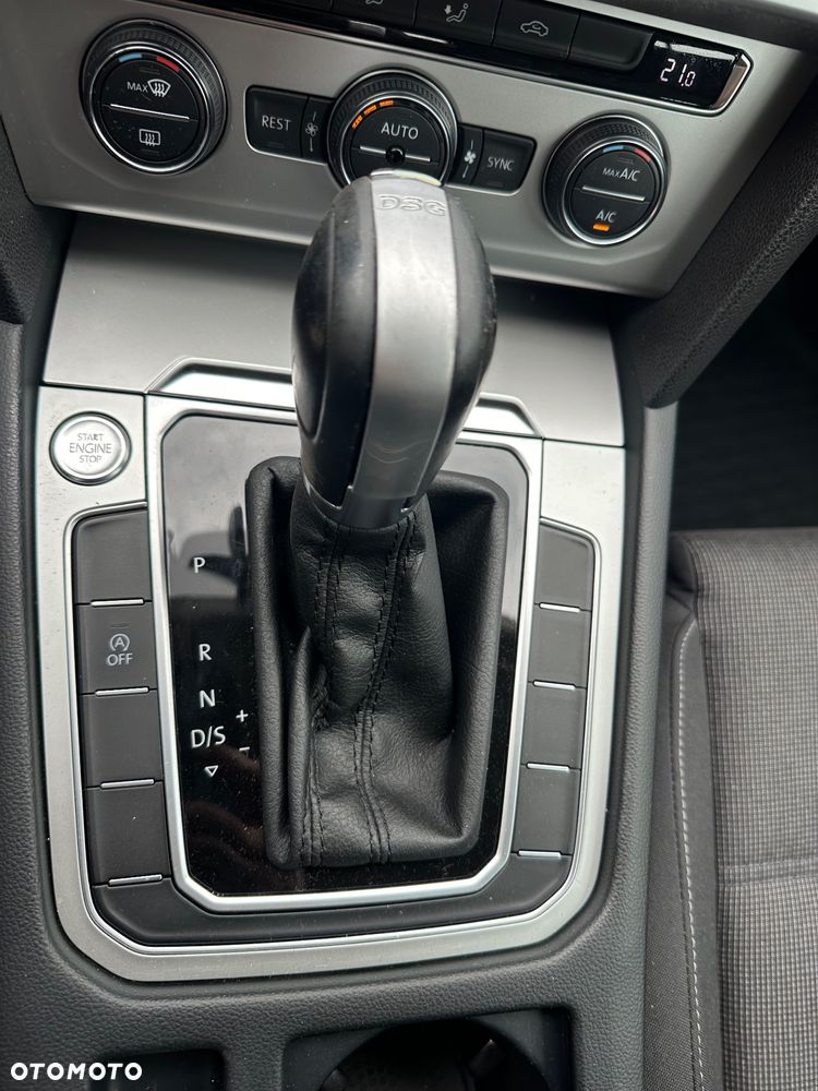 Volkswagen Passat - 4