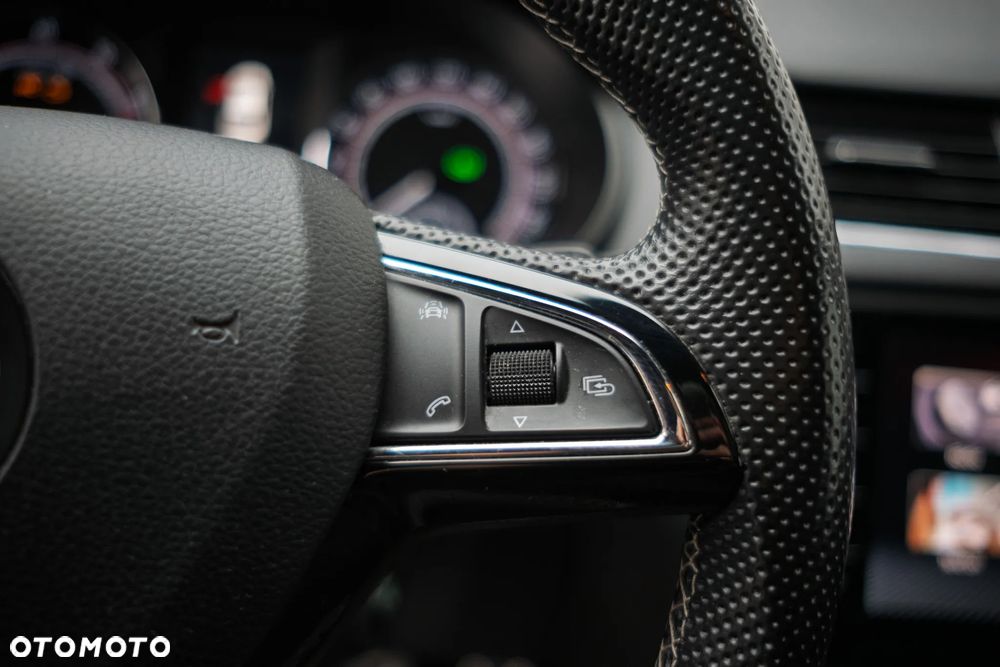 Skoda Octavia 2.0 TSI RS Challenge 245 DSG - 22