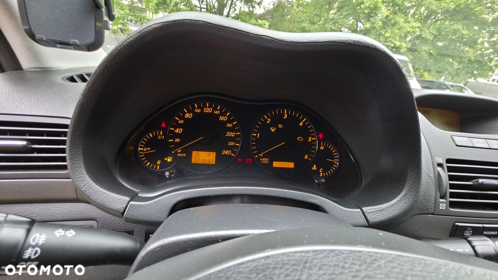 Toyota Avensis 2.0 D-4D High - 10
