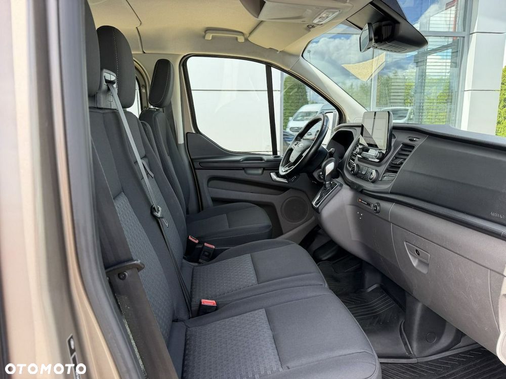 Ford Tourneo Custom - 19