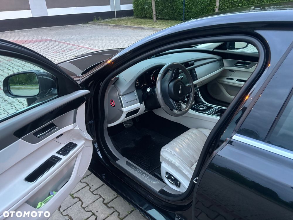 Jaguar XF 2.0 i4D Prestige - 6