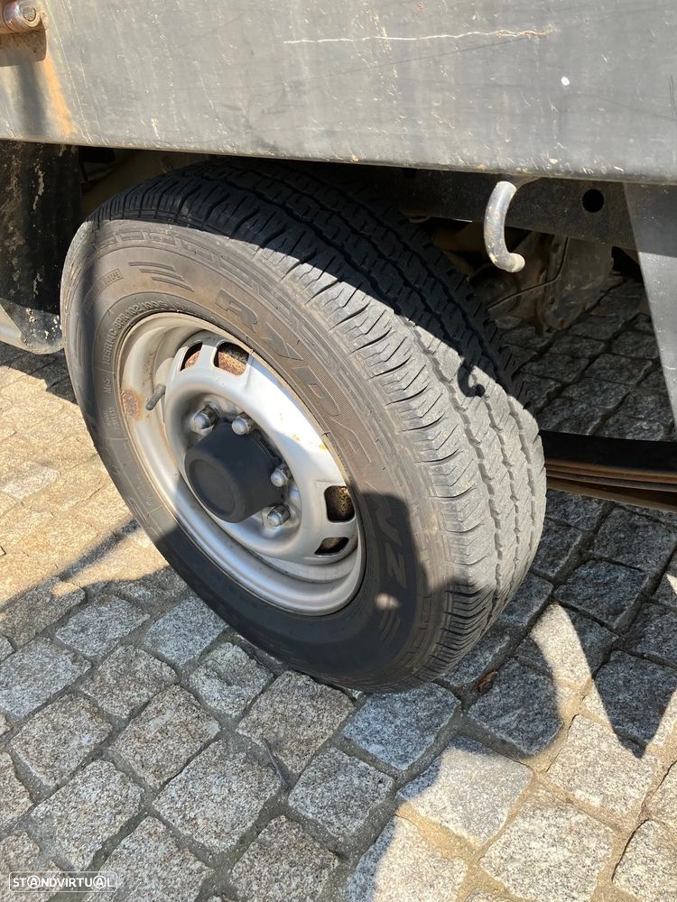 Nissan Pick Up 2.5 D King Cab - 10