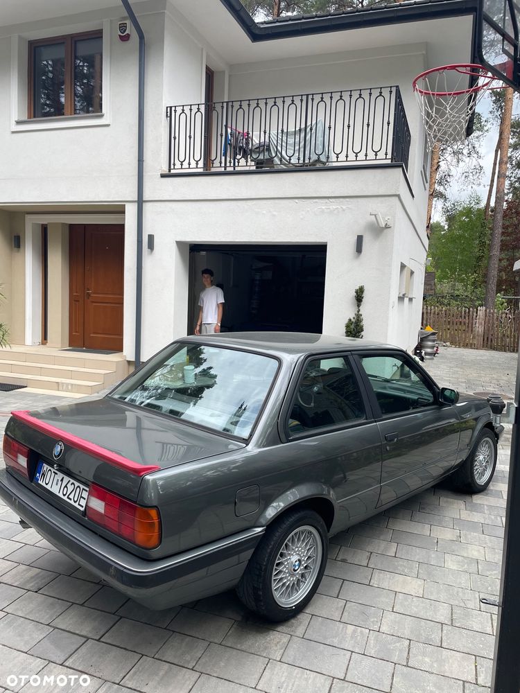 BMW Seria 3 325i - 2