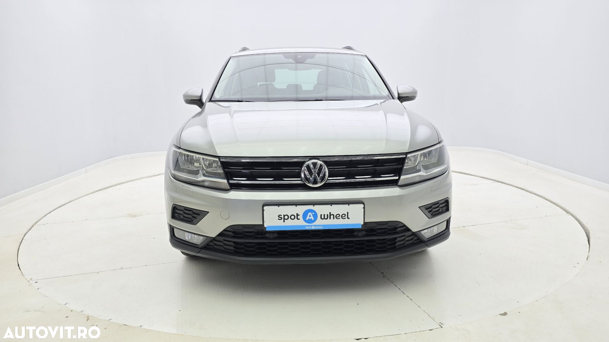Volkswagen Tiguan - 2