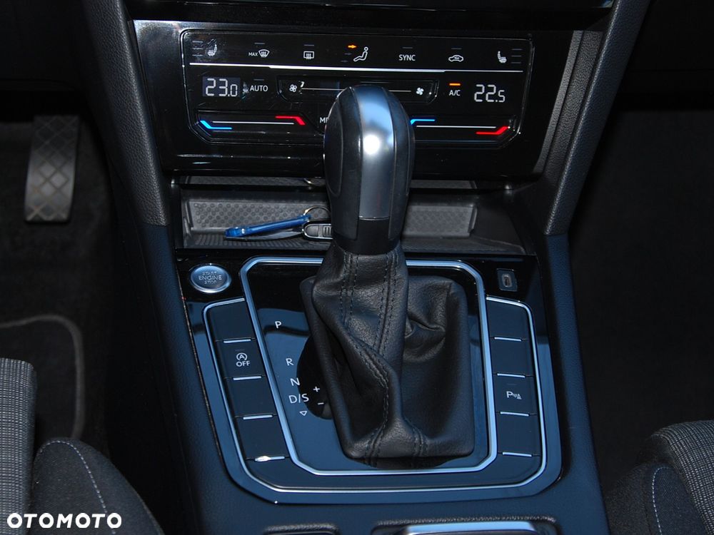 Volkswagen Passat - 33