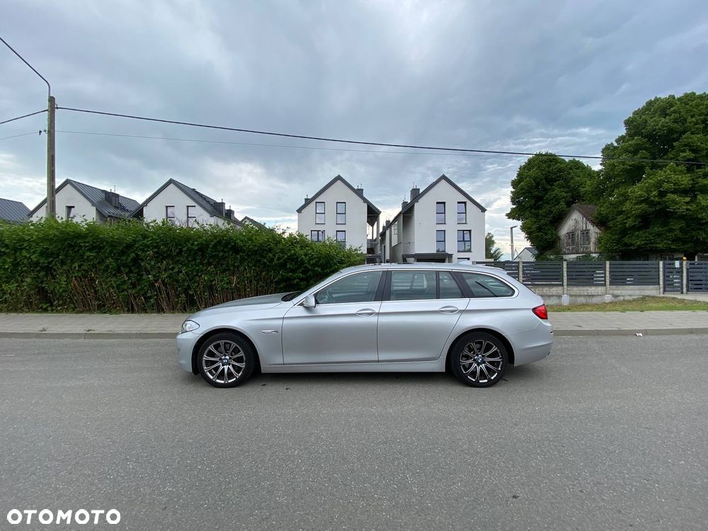 BMW Seria 5 528i xDrive Luxury Line - 3