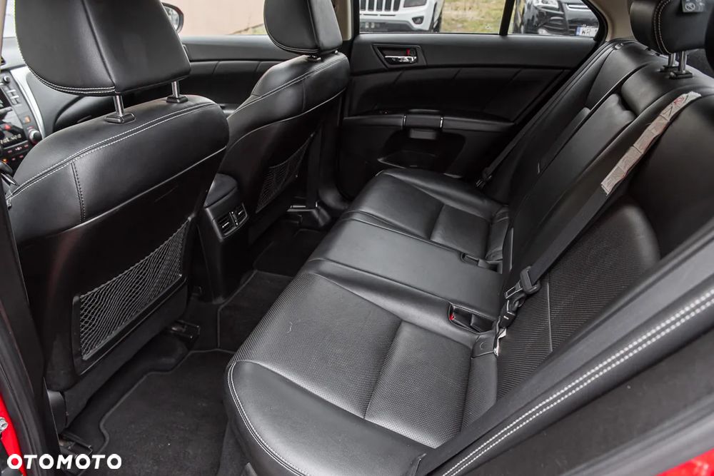 Suzuki Kizashi 2.4 Sport - 16