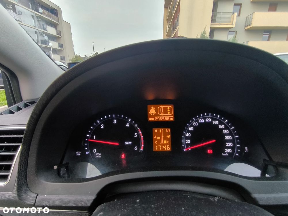 Toyota Avensis 2.0 D-4D Active - 10