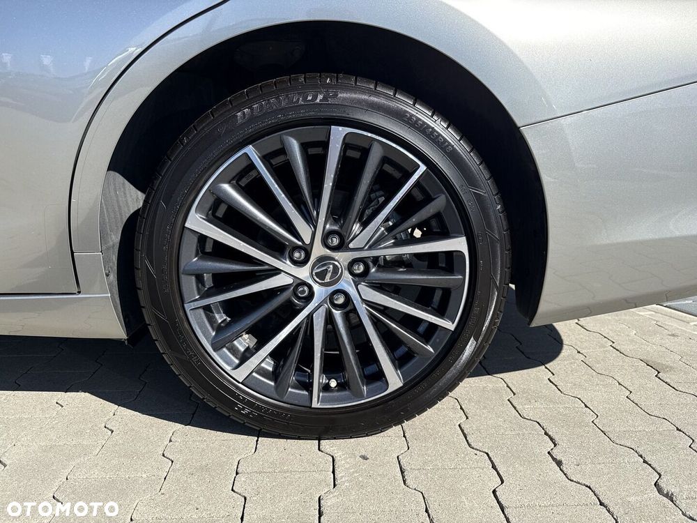 Lexus ES 300h Business Edition - 19