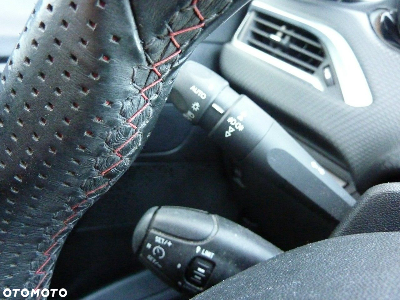 Peugeot 208 - 31